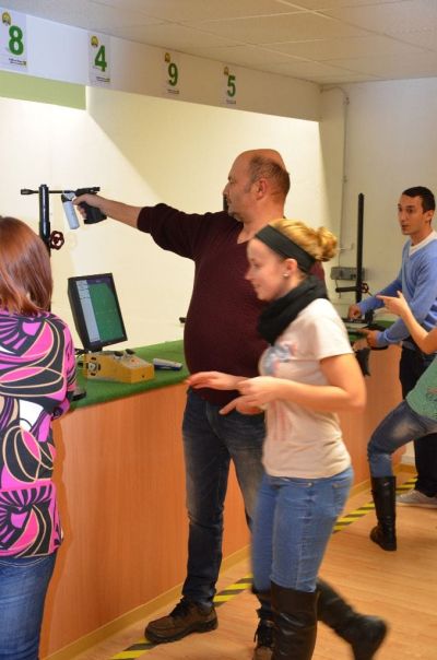 Pistolenschießen am Schießstand